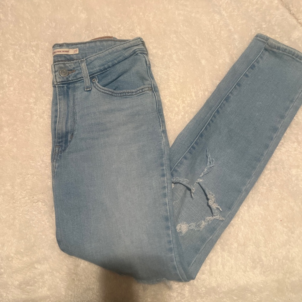 Levi's Light Blue Women's Skinny Jeans with Knee Distress